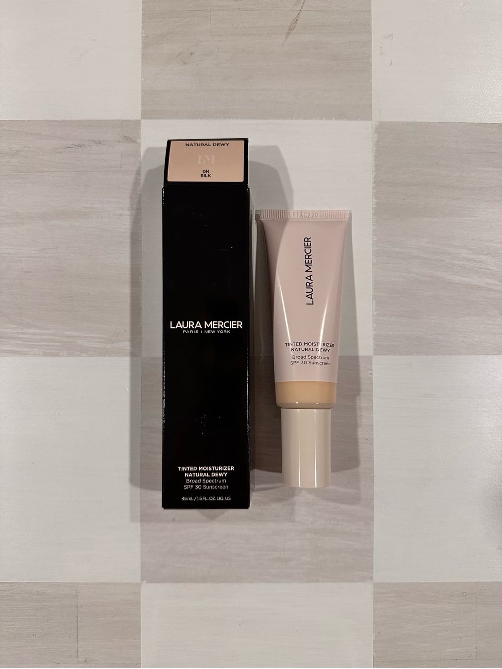 laura mercier tinted moisturizer natural dewy spf 30 hyaluronic 1.5oz 0N silk